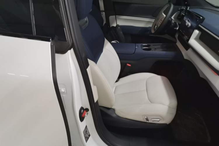 Used XPeng G6 2023 755 Ultra-Long Range Pro Right Front Seat