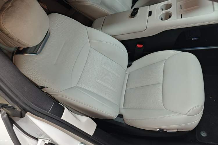 Used XPeng G6 2023 580 Long-Range Pro Right Front Seat