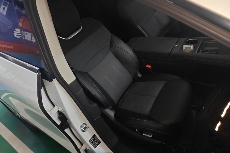 Used XPeng G6 2023 580 Long-Range Max Right Front Seat