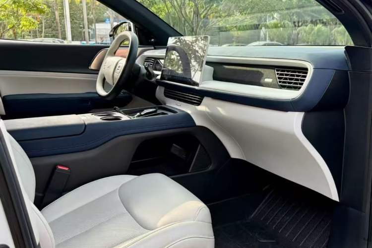 Used XPeng G6 2023 580 Long-Range Max Right Front Seat
