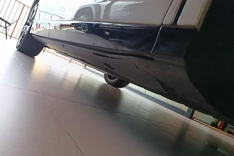 Used XPeng G6 2023 580 Long-Range Max Right Side Sill