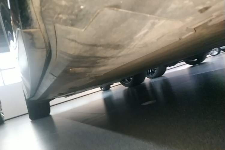 Used XPeng G6 2023 580 Long-Range Max Right Side Sill
