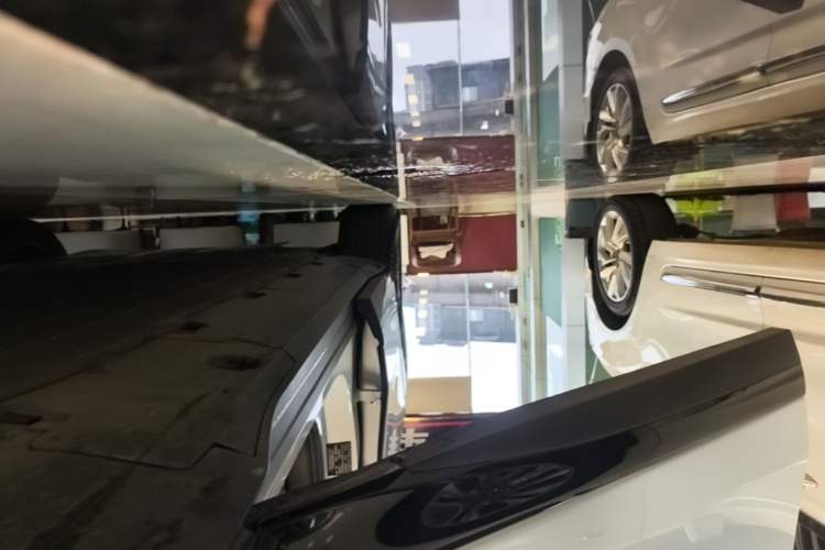 Used XPeng G6 2023 580 Long-Range Pro Right Side Sill