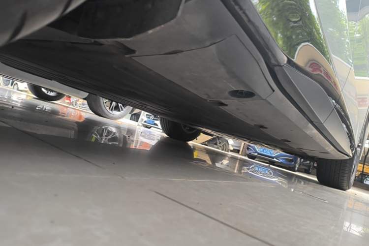 Used XPeng G6 2023 580 Long-Range Pro Right Side Sill