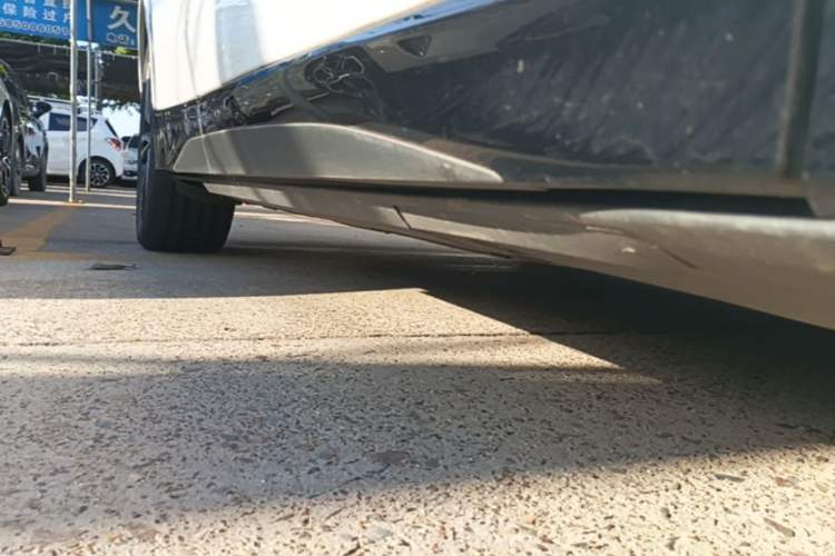 Used XPeng G6 2023 755 Ultra-Long Range Pro Right Side Sill
