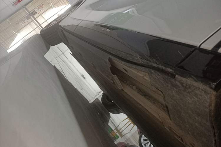 Used XPeng G6 2023 580 Long-Range Max Right Side Sill