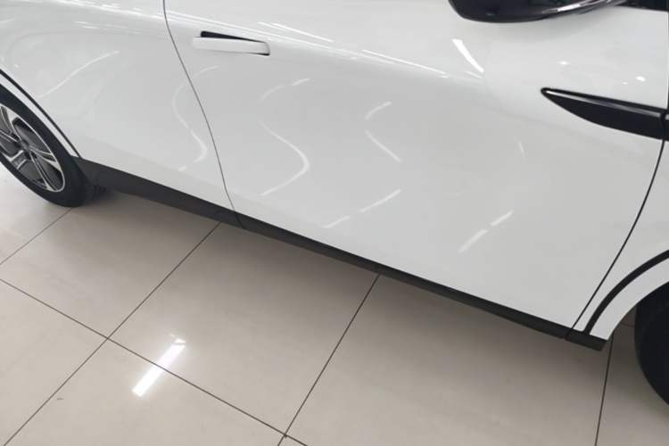 Used XPeng G6 2023 755 Ultra-Long Range Max Right Side Sill