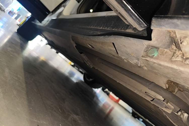 Used XPeng G6 2023 580 Long-Range Max Right Side Sill