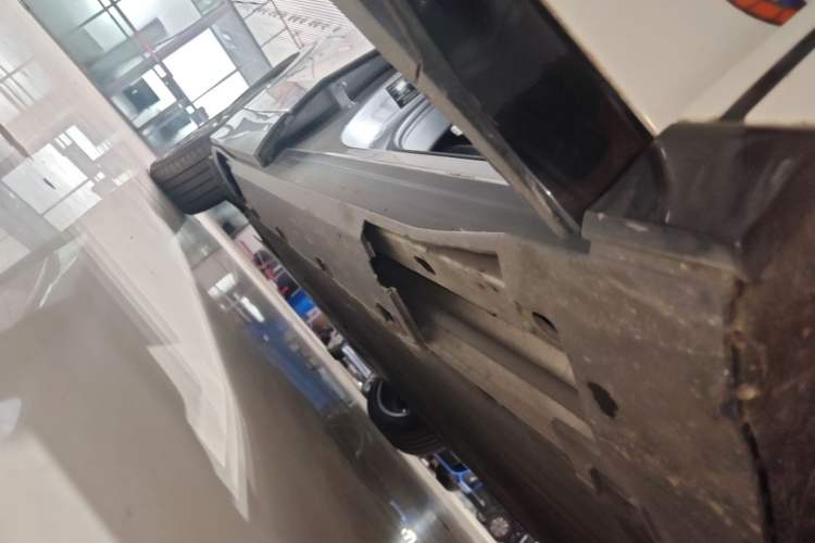 Used XPeng G6 2023 755 Ultra-Long Range Max Right Side Sill