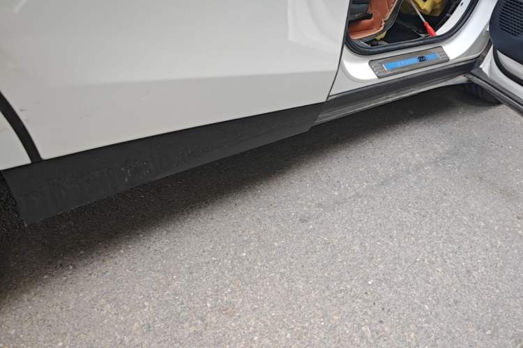 Used XPeng G6 2023 755 Ultra-Long Range Pro Right Side Sill