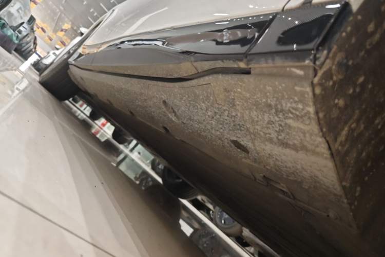 Used XPeng G6 2023 580 Long-Range Max Right Side Sill