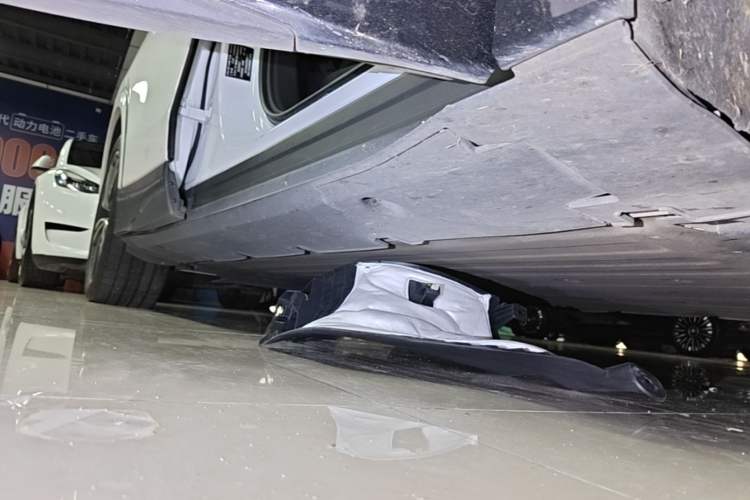 Used XPeng G6 2023 755 Ultra-Long Range Max Right Side Sill