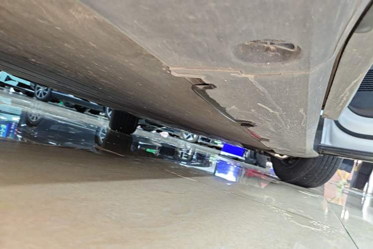 Used XPeng G6 2023 580 Long-Range Max Right Side Sill