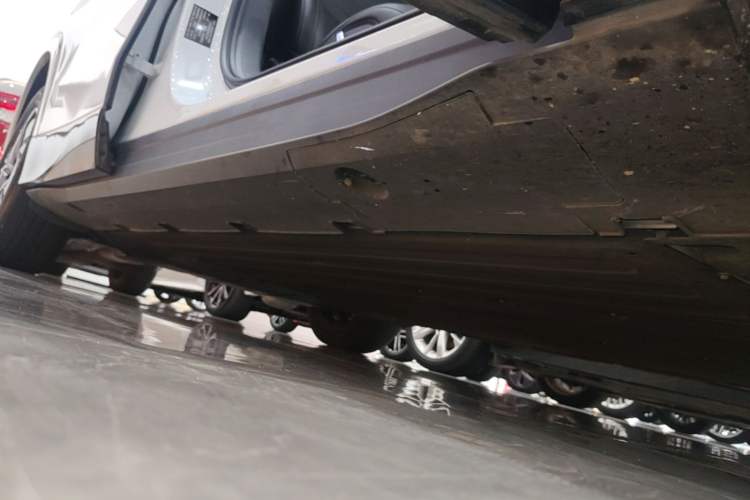 Used XPeng G6 2023 580 Long-Range Pro Right Side Sill