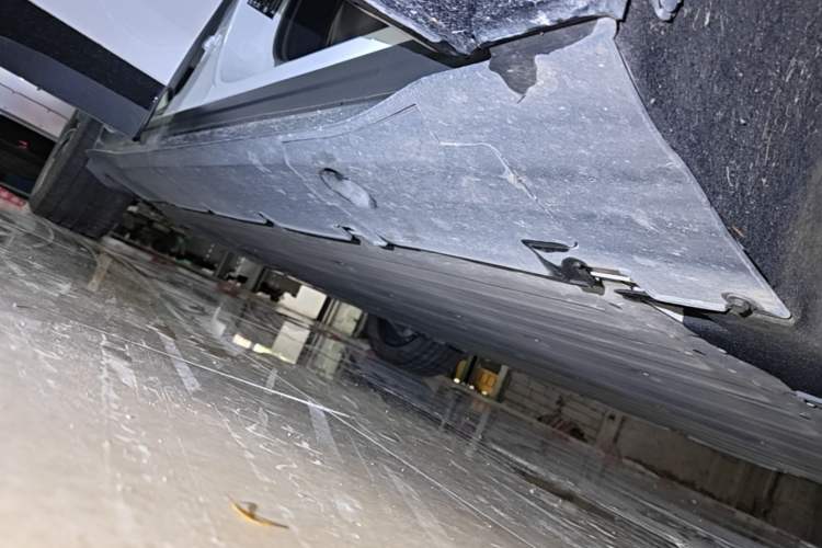 Used XPeng G6 2023 755 Ultra-Long Range Max Right Side Sill