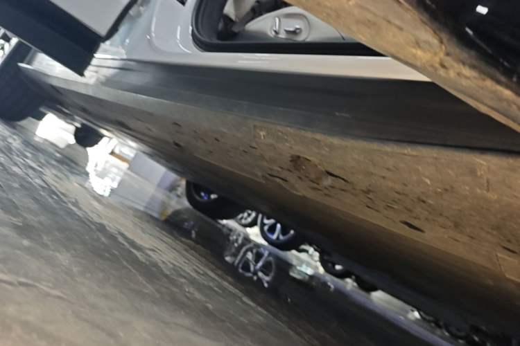 Used XPeng G6 2023 580 Long-Range Max Right Side Sill