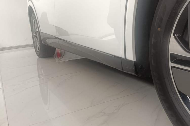 Used XPeng G6 2023 580 Long-Range Pro Right Side Sill
