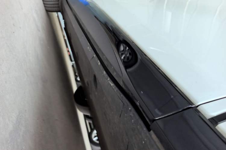 Used XPeng G6 2023 755 Ultra-Long Range Max Right Side Sill