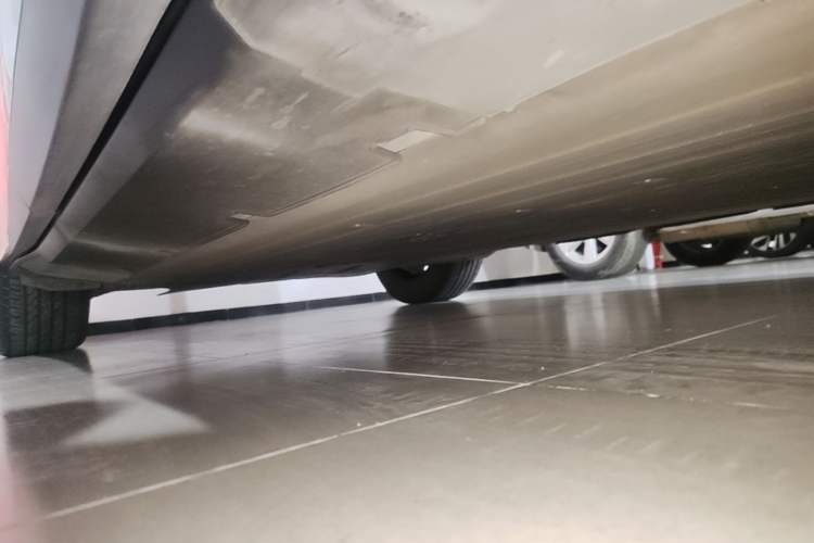 Used XPeng G6 2023 580 Long-Range Pro Right Side Sill