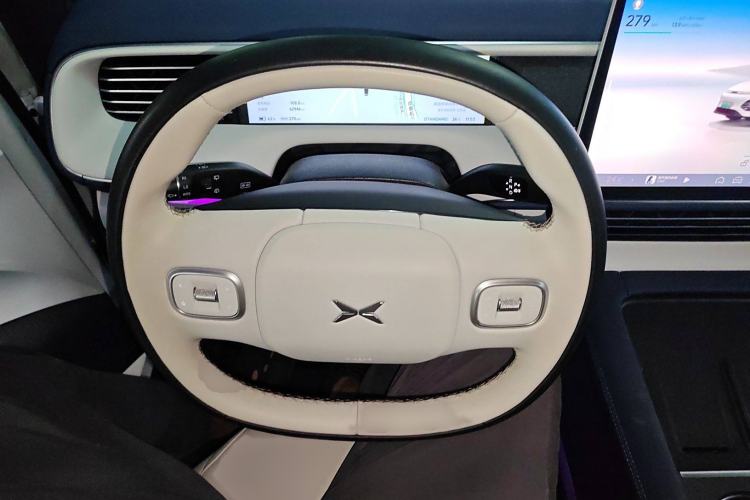 Used XPeng G6 2023 580 Long-Range Max Steering Wheel