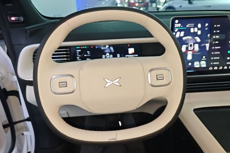 Used XPeng G6 2023 580 Long-Range Max Steering Wheel