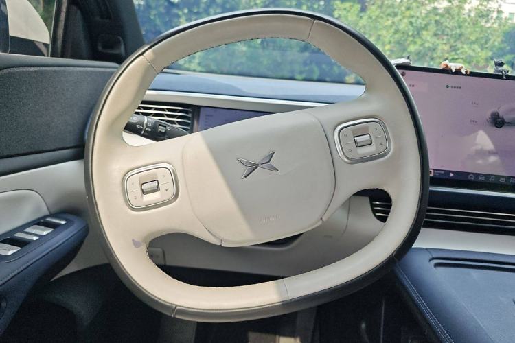 Used XPeng G6 2023 755 Ultra-Long Range Pro Steering Wheel