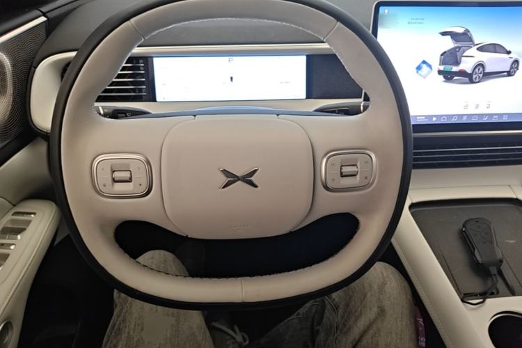 Used XPeng G6 2023 755 Ultra-Long Range Max Steering Wheel