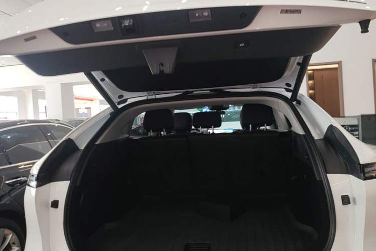 Used XPeng G6 2023 580 Long-Range Pro Trunk