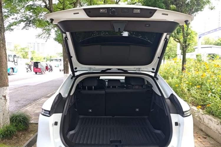 Used XPeng G6 2023 580 Long-Range Pro Trunk