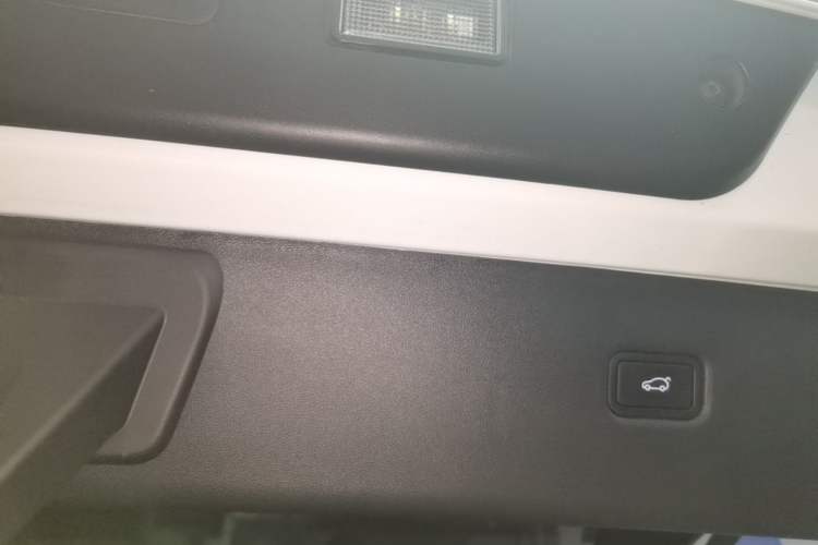 Used XPeng G6 2023 580 Long-Range Pro Trunk