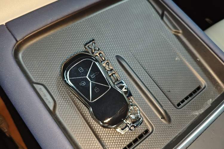 Used XPeng G6 2023 580 Long-Range Max Vehicle Key