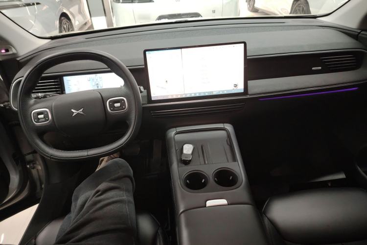 Used XPeng G6 2023 580 Long-Range Pro Center Console