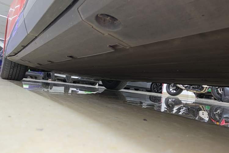 Used XPeng G6 2023 580 Long-Range Pro Left Side Sill