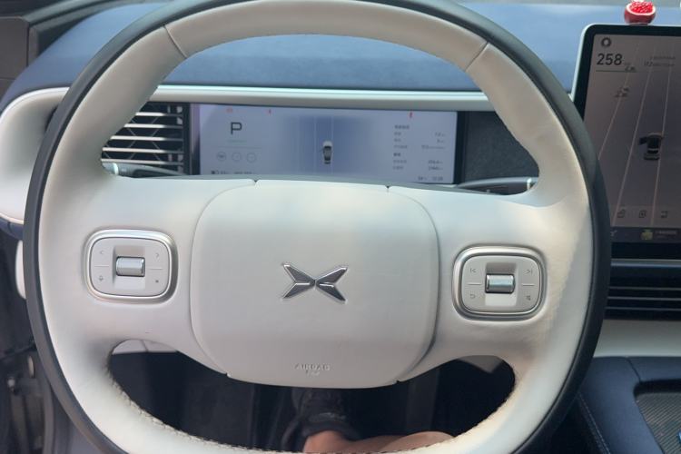 Used XPeng G6 2024 580 Long-Range Plus Steering Wheel