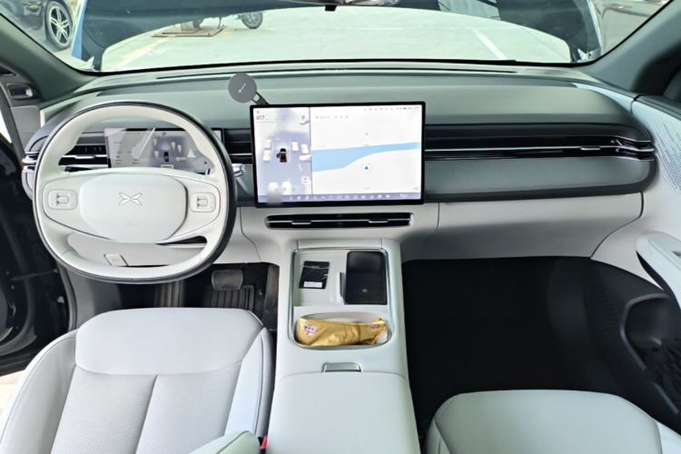 Used XPeng G6 2025 625 Long-Range Max Tech Edition Center Console