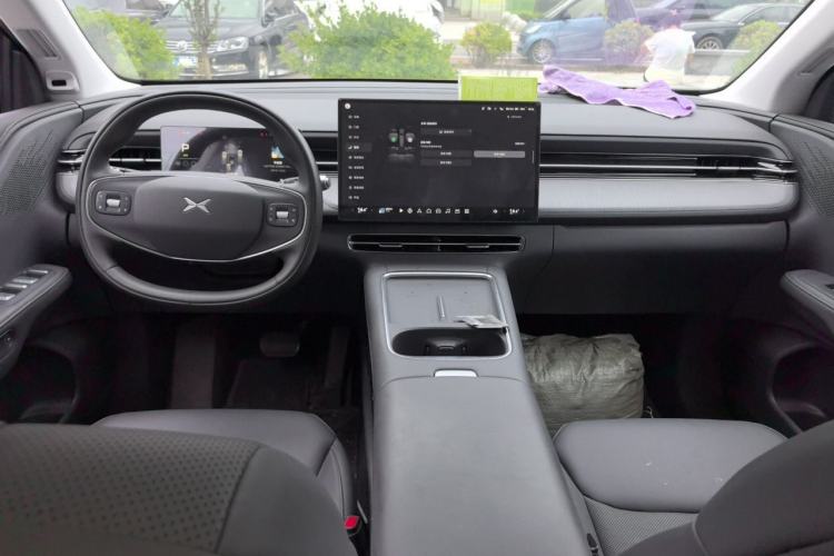 Used XPeng G6 2025 625 Long-Range Max Tech Edition Center Console