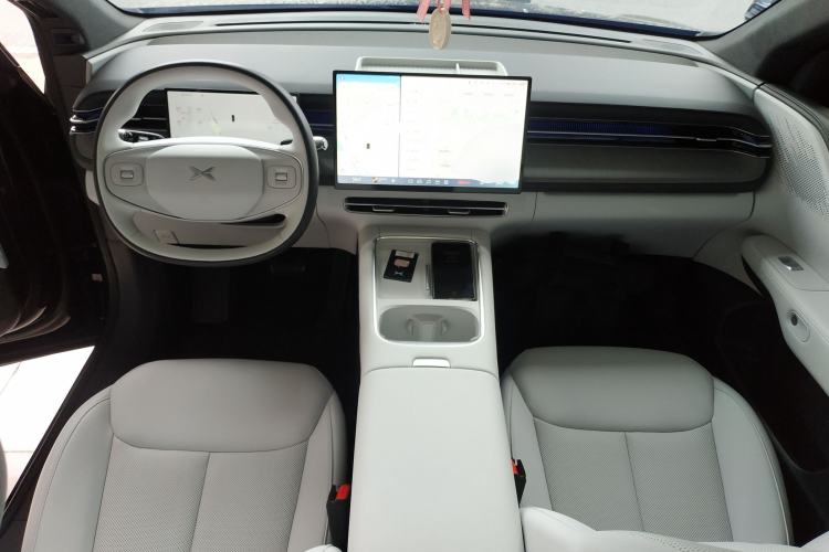 Used XPeng G6 2025 625 Long-Range Max Flagship Edition Center Console
