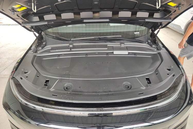 Used XPeng G6 2025 625 Long-Range Max Tech Edition Engine Bay