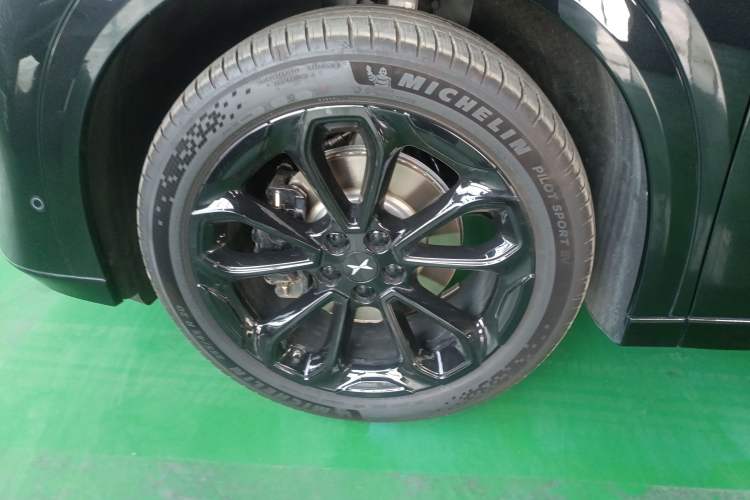 Used XPeng G6 2025 625 Long-Range Max Tech Edition Exterior 4