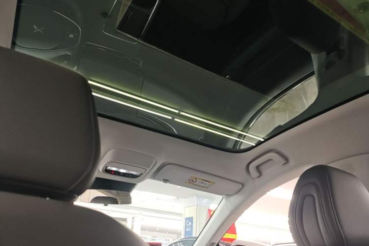 Used XPeng G6 2025 625 Long-Range Max Tech Edition Headliner