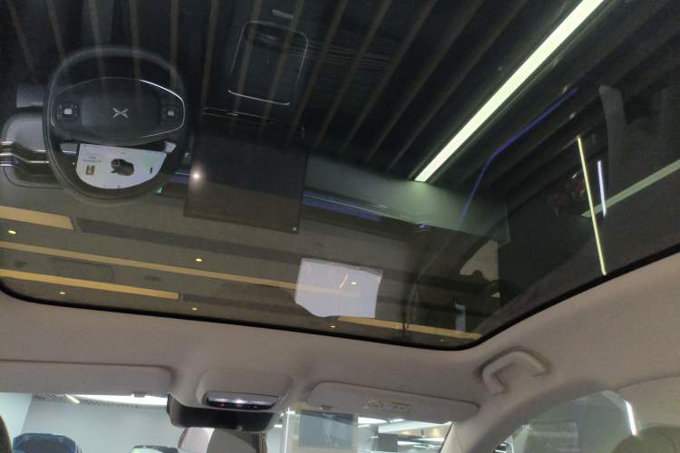Used XPeng G6 2025 625 Long-Range Max Tech Edition Headliner