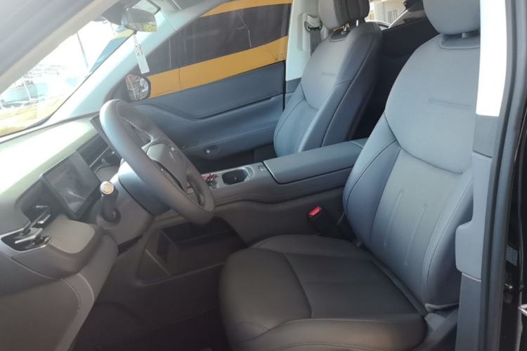 Used XPeng G6 2025 625 Long-Range Max Tech Edition Left Front Seat