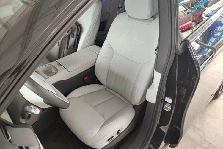 Used XPeng G6 2025 625 Long-Range Max Tech Edition Left Front Seat