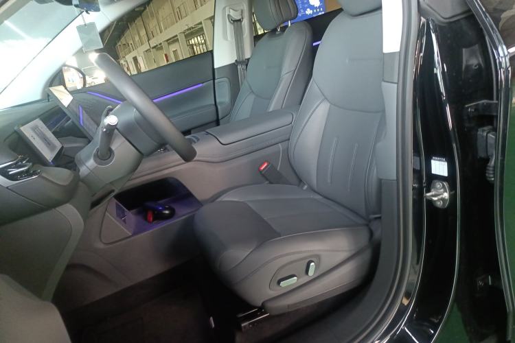 Used XPeng G6 2025 625 Long-Range Max Tech Edition Left Front Seat