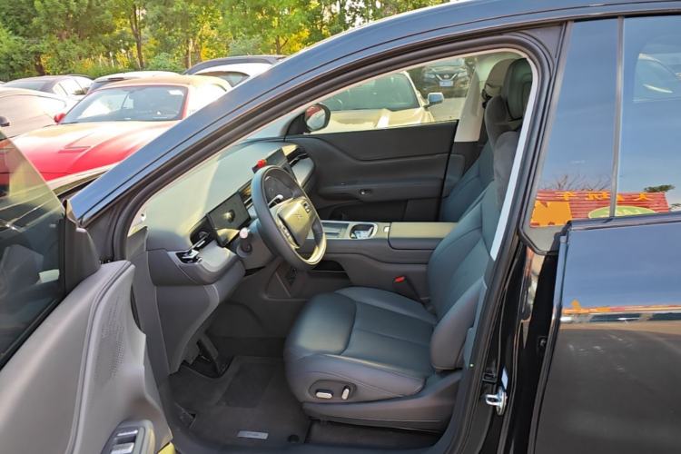 Used XPeng G6 2025 625 Long-Range Max Tech Edition Left Front Seat