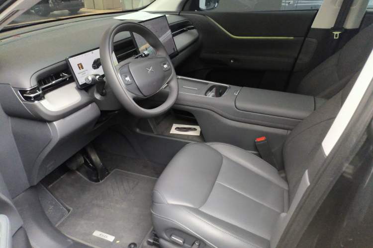 Used XPeng G6 2025 625 Long-Range Max Tech Edition Left Front Seat