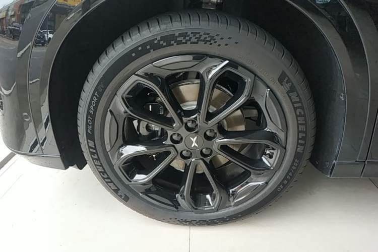 Used XPeng G6 2025 625 Long-Range Max Flagship Edition Left Front Wheel Hub