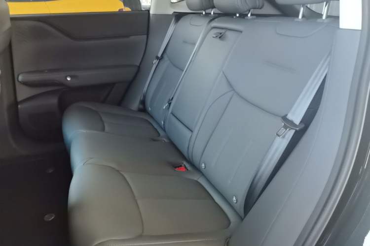 Used XPeng G6 2025 625 Long-Range Max Tech Edition Left Rear Seat