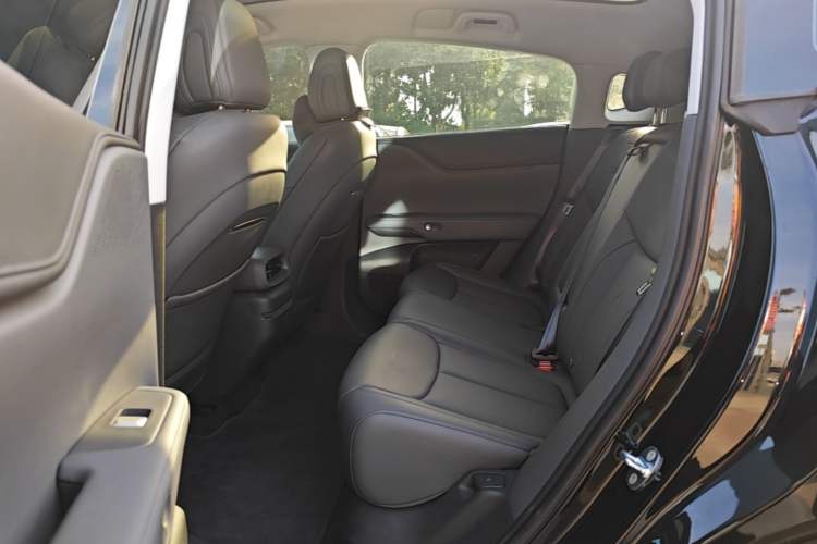 Used XPeng G6 2025 625 Long-Range Max Tech Edition Left Rear Seat