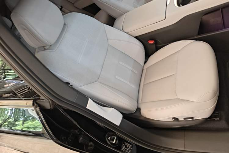 Used XPeng G6 2025 625 Long-Range Max Tech Edition Right Front Seat